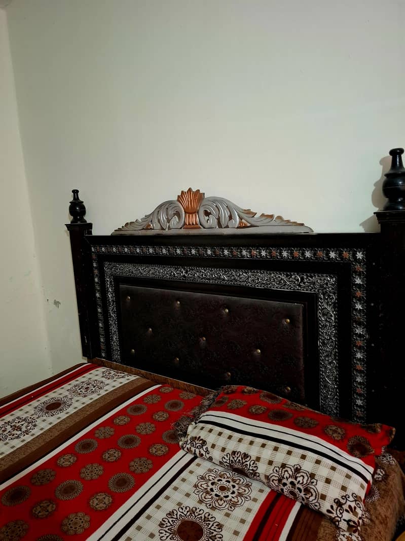 Full Size Bed 0