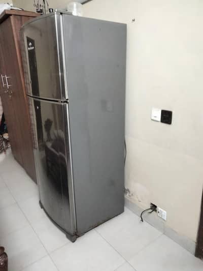 dowlance full size fridge