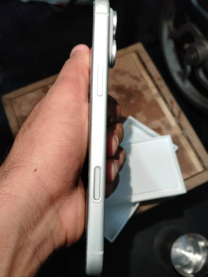 iPhone 17 Pro Max 4