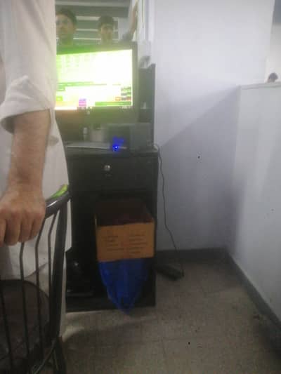 need staff for cafe