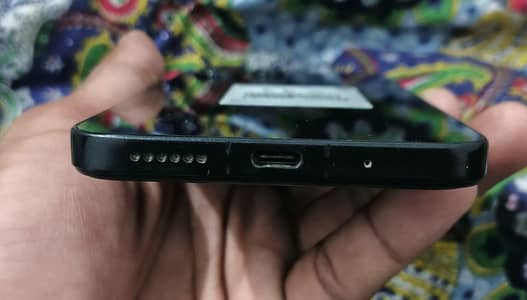 new condition phone in10/10 urgent sale