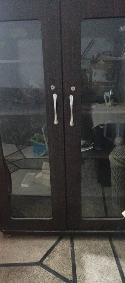 Wooden glass Bartan wali Almari in 7/10 condition