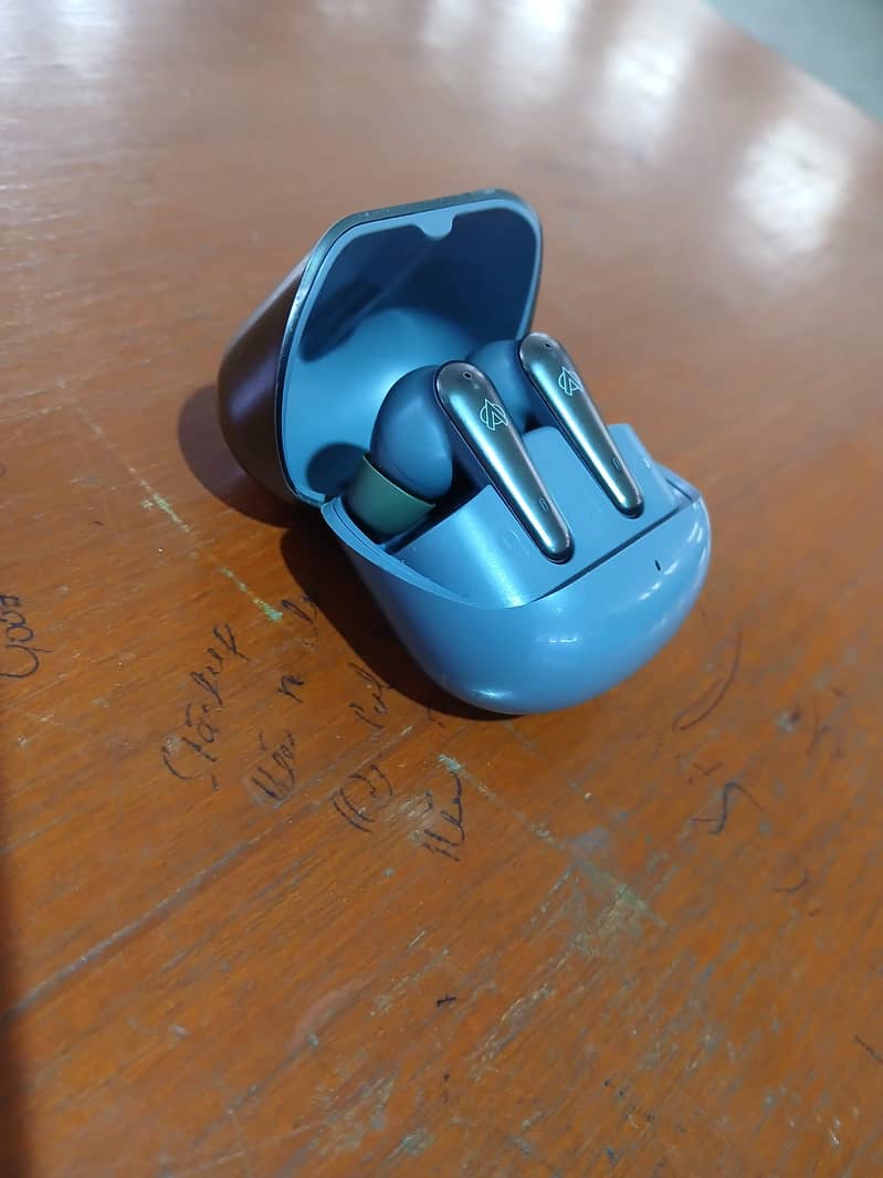 Earbuds 0