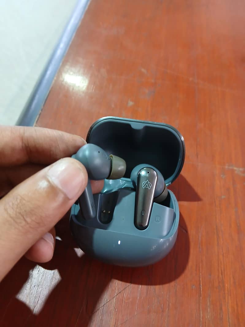 Earbuds 1