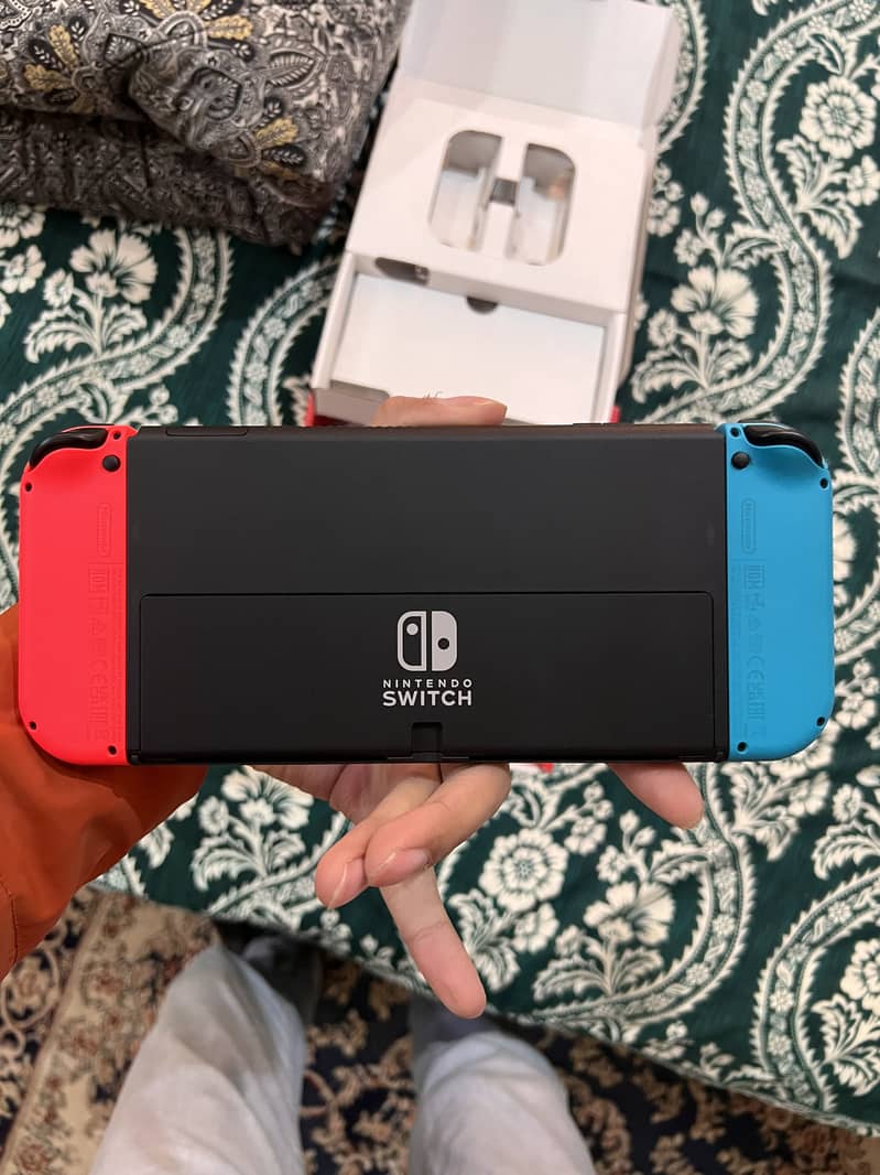Nintendo Switch OLED 1