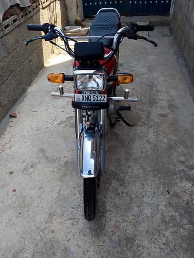 Honda CD70 2022 23 ka sticker hai _03102729869