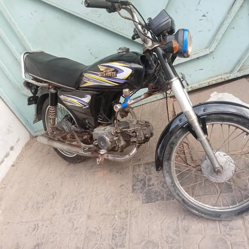 کورنگی دوکان  پر 8بائک سیل 0