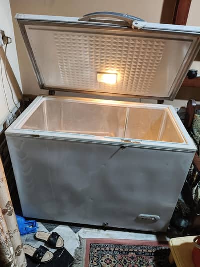 Dawlance Freezer (No Gas) Read caption