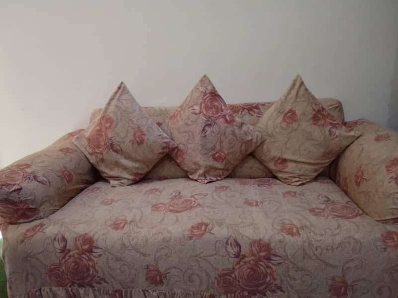 3x SOFAS SETS WITH 2x TABLES 4