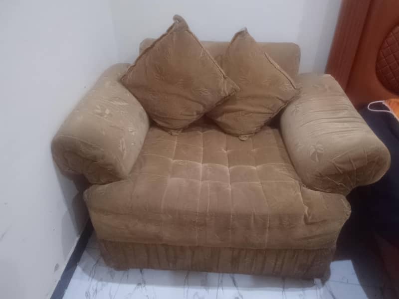 3x SOFAS SETS WITH 2x TABLES 7