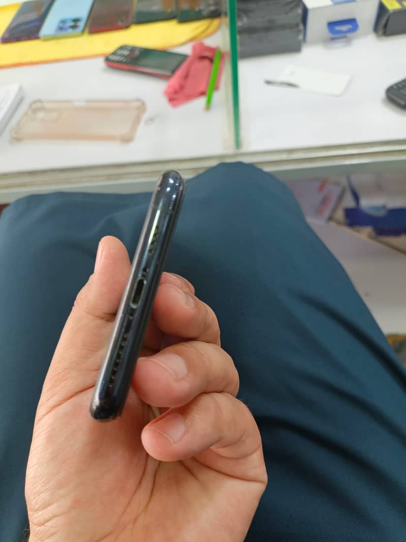 Iphone 11 pro max 4