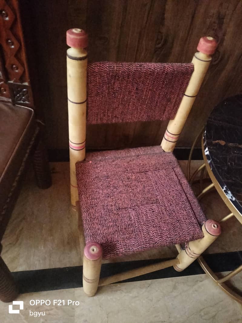2 chairs 0