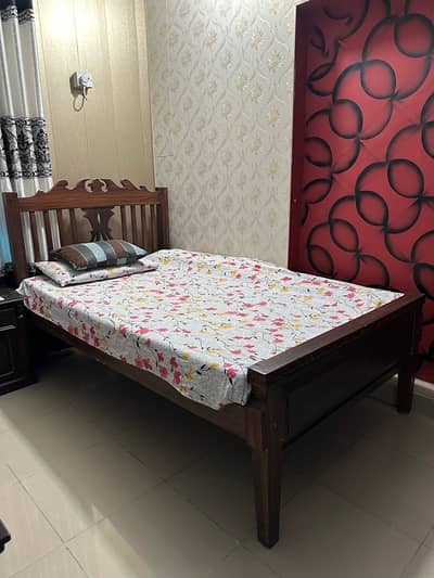 Single broad wooden bed