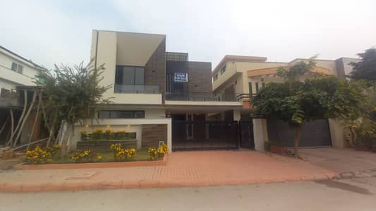 10 MARLA DOUBLE UNIT HOUSE FOR SALE