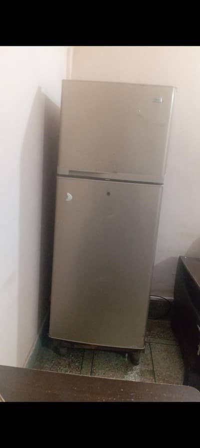 haire fridge medium size no folt ok condition