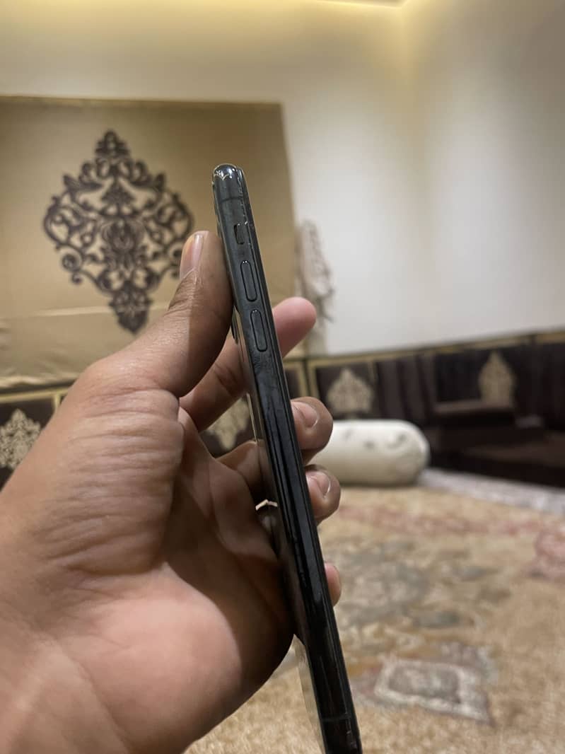iPhone 11 Pro Max 6