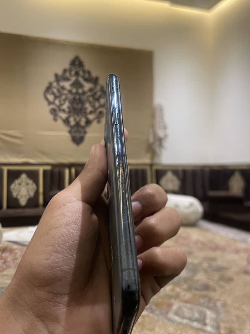 iPhone 11 Pro Max 9