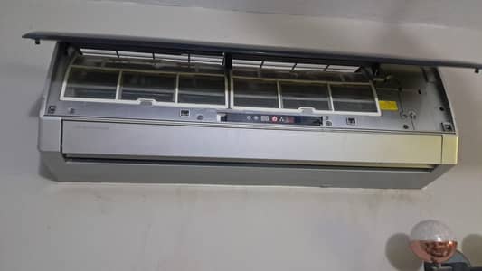 Gree 1.5 Ton DC Inverter AC