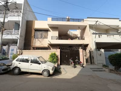 Prime Location 240 Square Yards House available for sale in Gulistan-e-Jauhar - Block 4 if you hurry