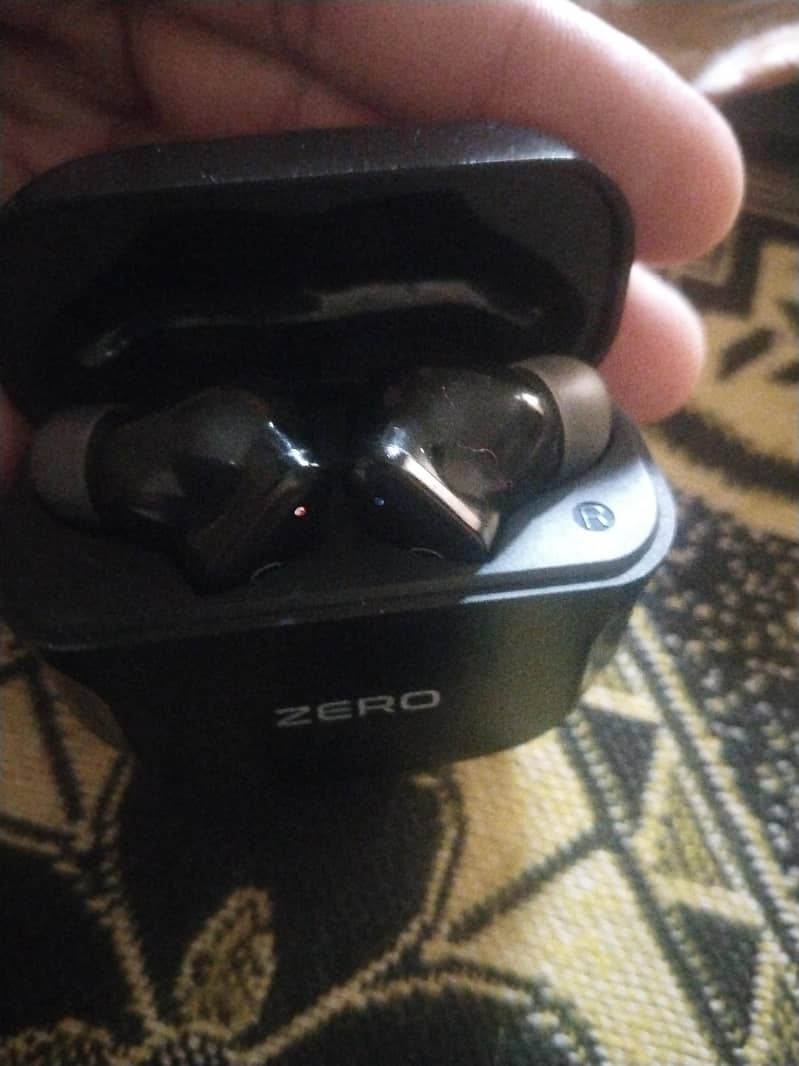 Quantum Earbuds 1