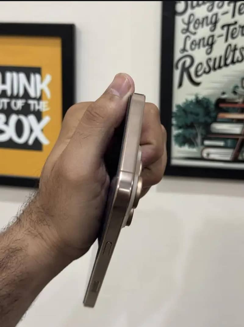 IPHONE 16 Pro MAX 4