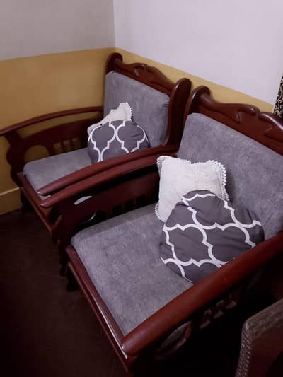3+2 seater sofa set + carpet for sell