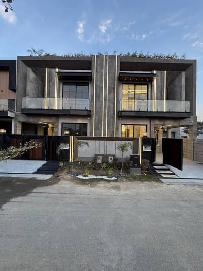 5 Marla Like A New House Prime location BB Bahria Town Lahore