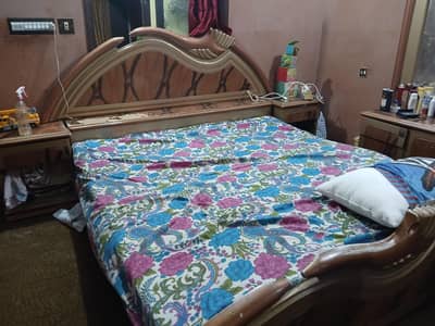Bedroom set for sale.