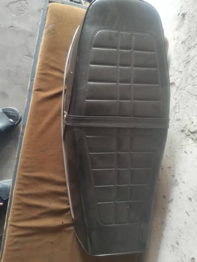 I am sale seat CG Honda 125 blkl new hn old model