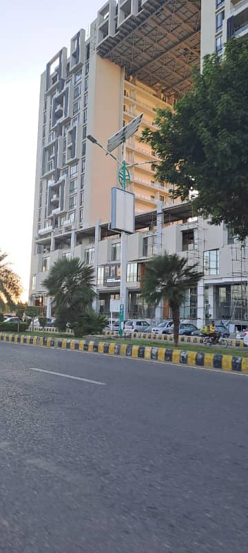 V Block 10 Marla for Sale Near to Lake at investor rate