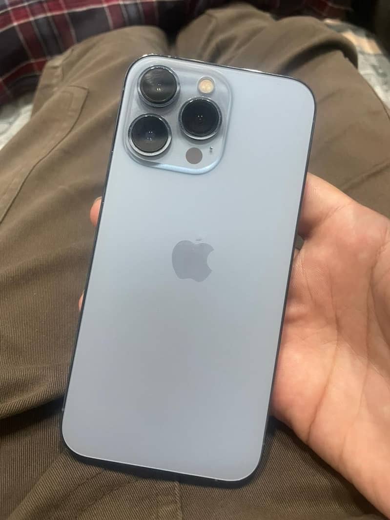 IPHONE 13 pro 4