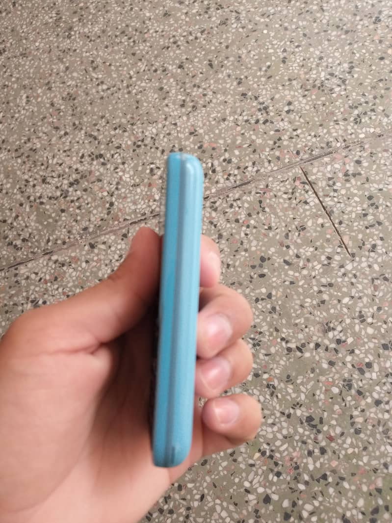 Q Mobile 3