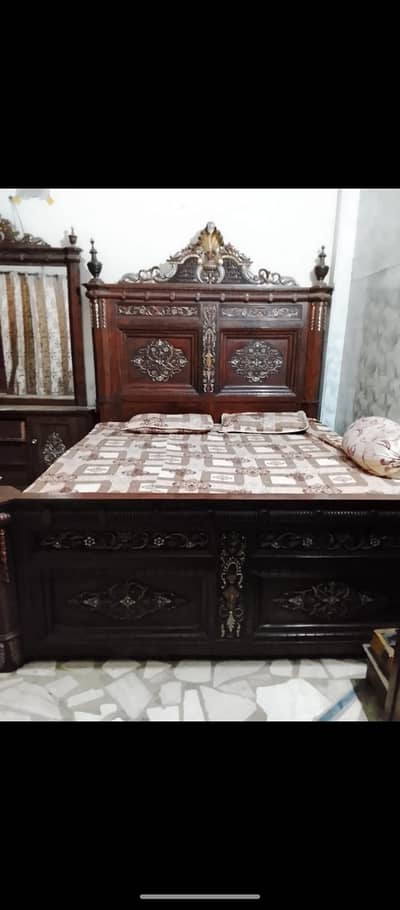 Bed set and shocase