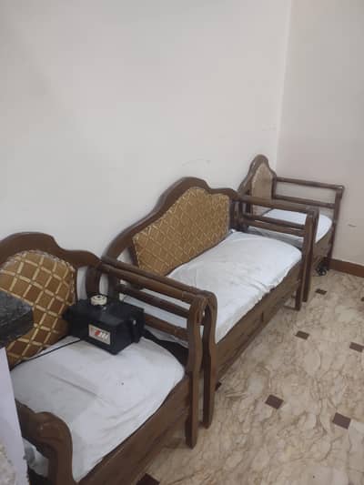 wood sofa 6 seater 2 month howay hai liey howey urgent sell