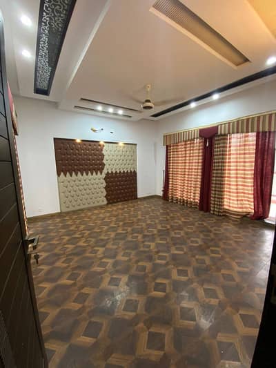 1 Kanal Upper Portion Seprate Gate Like New Available For Rent Hot Location