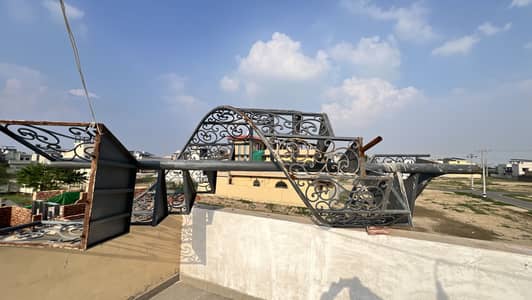12 Foot Molding Spiral Iron Stair