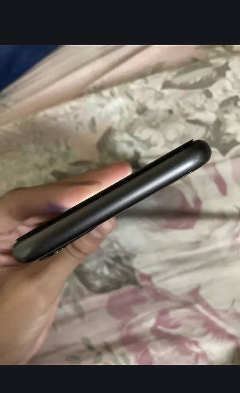 iPhone 11 3