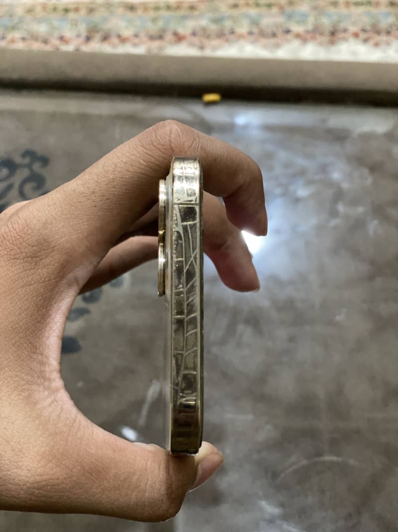 Iphone 12 pro max 4