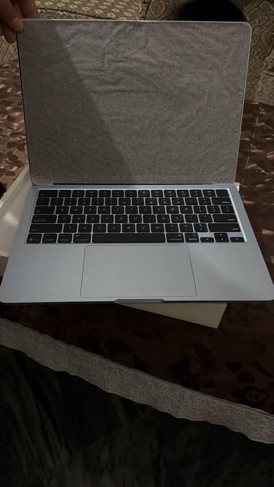 Apple Mack Book Air 2025
