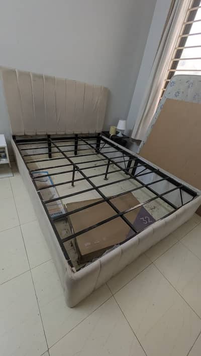 Queez Size Bed 78 x 60 inches