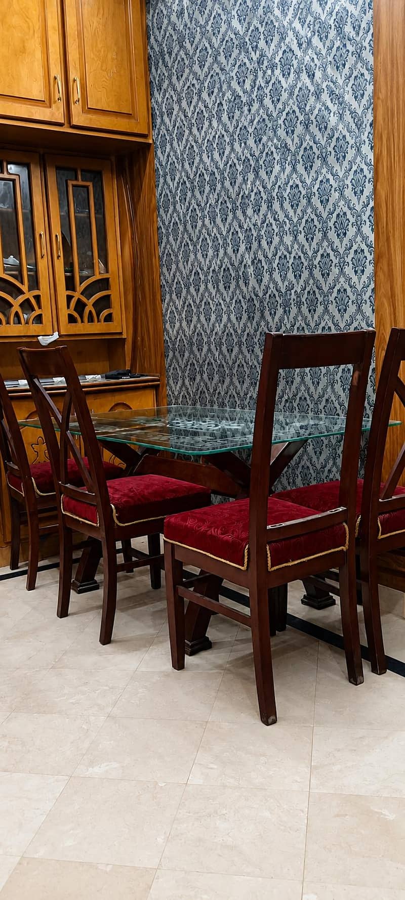 Dining table 0