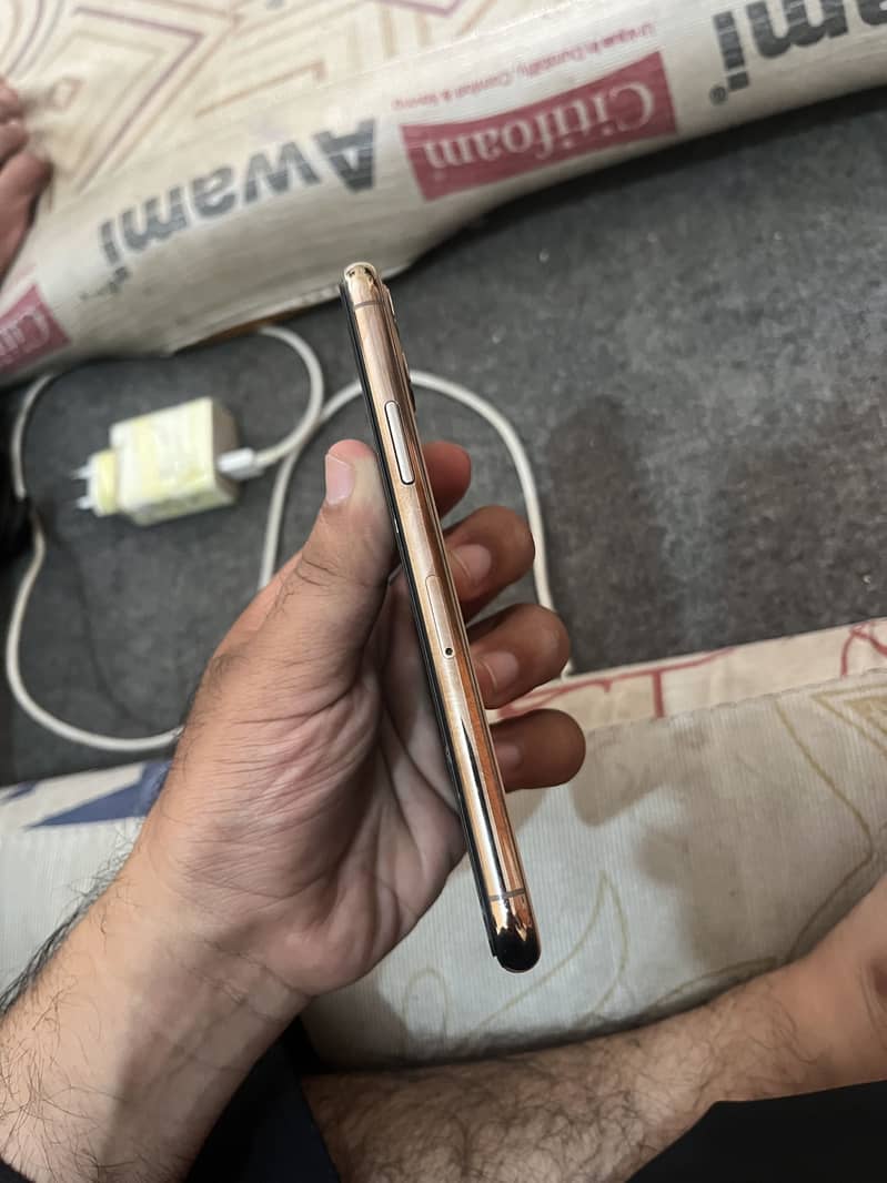iPhone 11 Pro 4