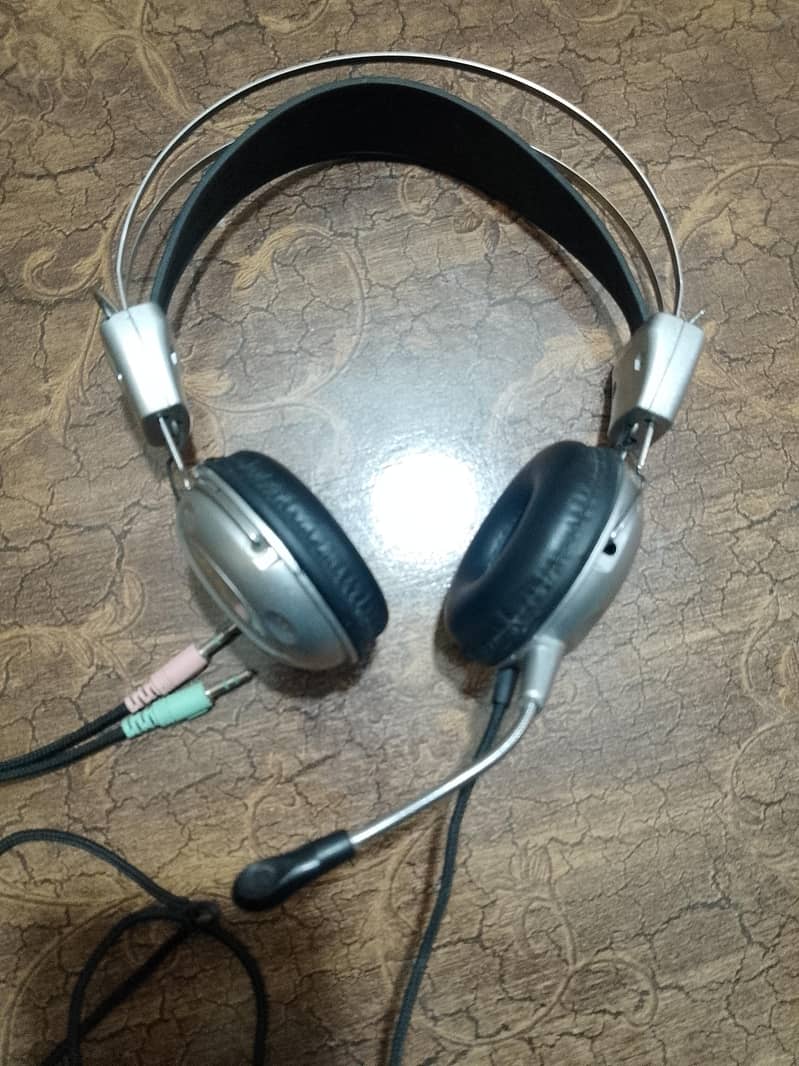 Microphone Headphone 1