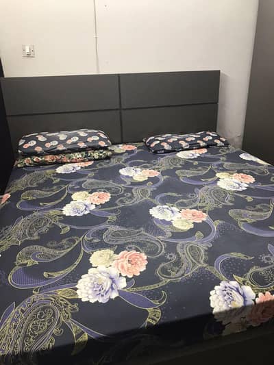 king size bed with mattress