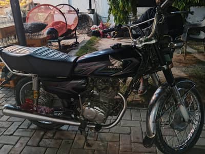 Honda 125 All black