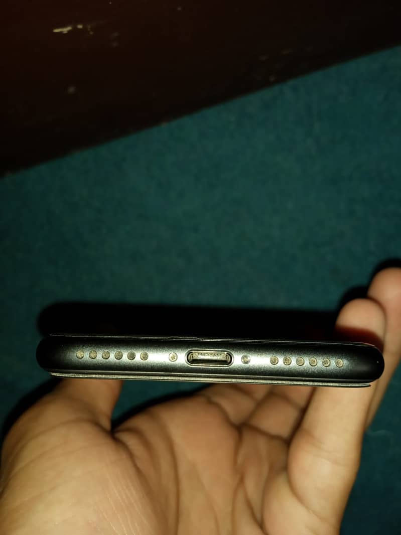 Apple iPhone 8 1
