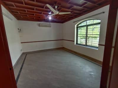 BEAUTIFULL 30 MARLAL LOWER PORTION FOR RENT IN DHA PHASE 2 NEAR LUMS UNIVERSITY