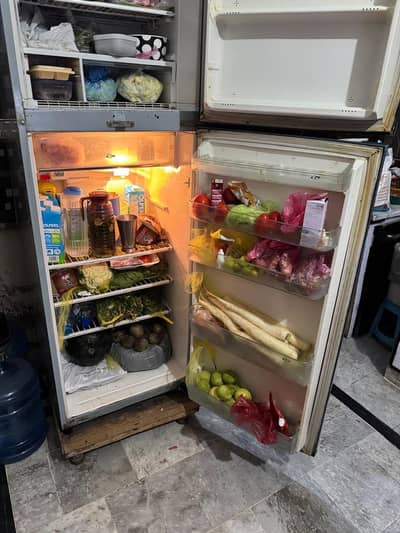 used no frost Toshiba fridge, working efficiently