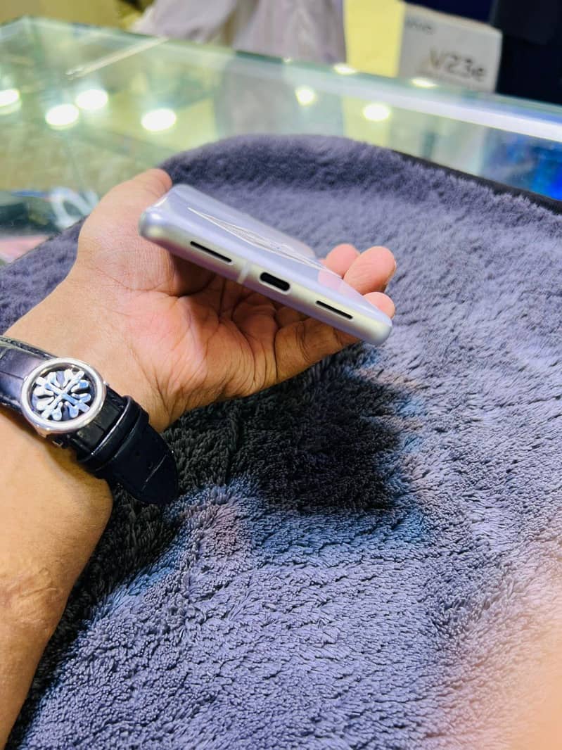 Google Pixel 7 4