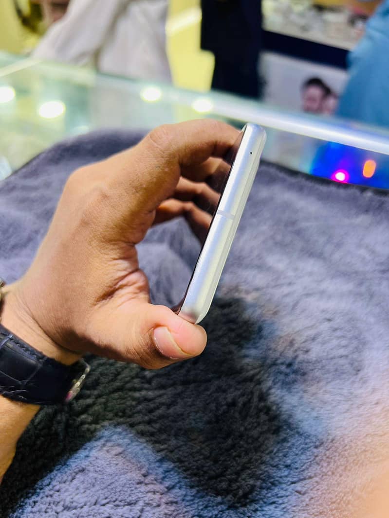Google Pixel 7 5